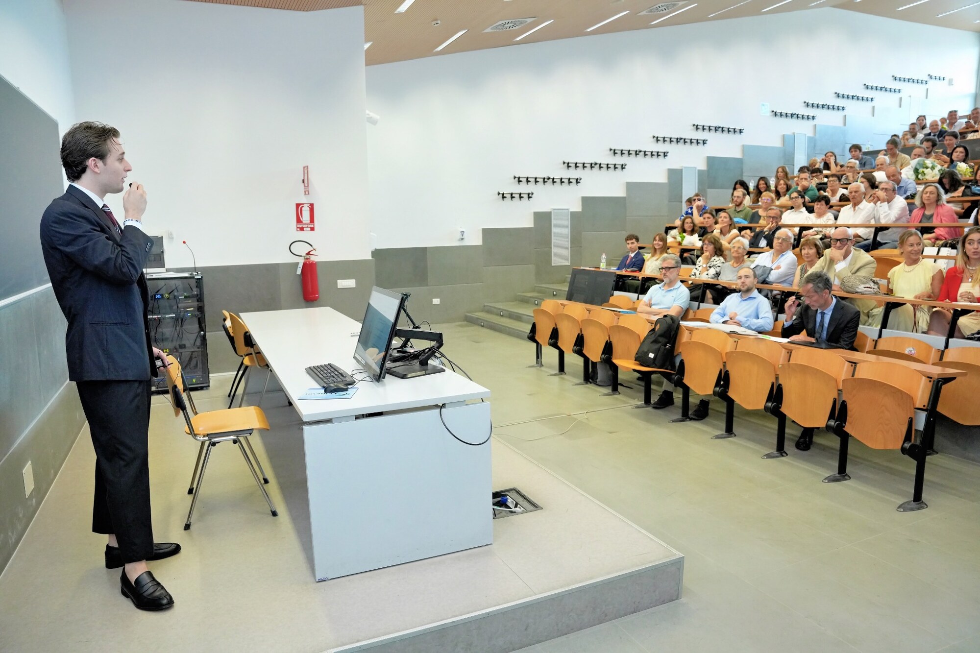 Lapo Paoleschi durante la discussione della tesi all'Università di Bologna